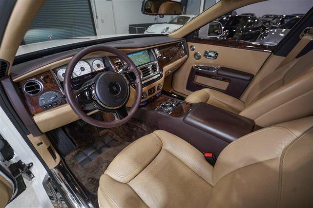 Photo of 2017 English White Rolls-Royce Ghost