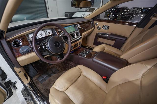 Photo of 2017 English White Rolls-Royce Ghost