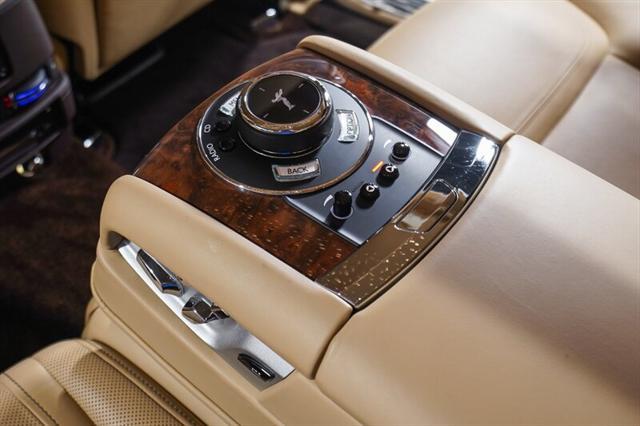 Photo of 2017 English White Rolls-Royce Ghost