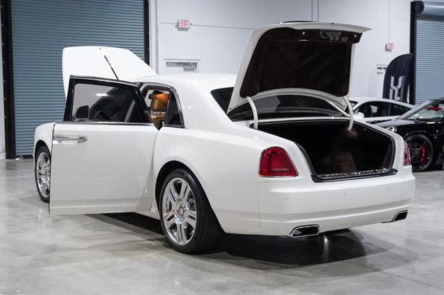 Photo of 2017 English White Rolls-Royce Ghost