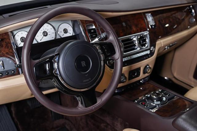 Photo of 2017 English White Rolls-Royce Ghost