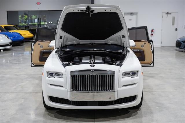 Photo of 2017 English White Rolls-Royce Ghost
