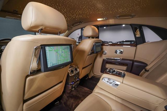 Photo of 2017 English White Rolls-Royce Ghost