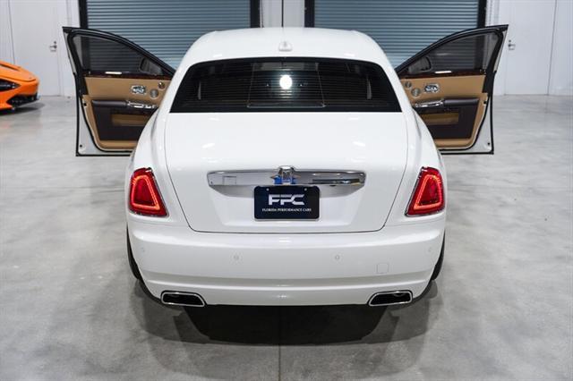 Photo of 2017 English White Rolls-Royce Ghost