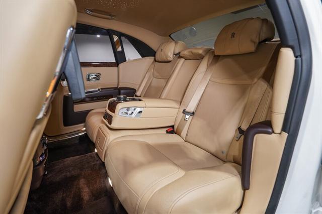 Photo of 2017 English White Rolls-Royce Ghost