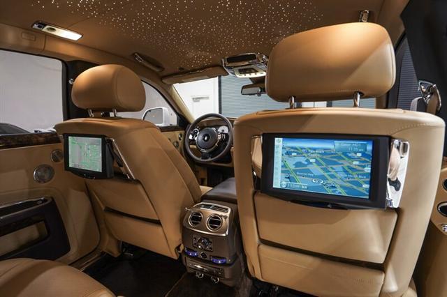 Photo of 2017 English White Rolls-Royce Ghost