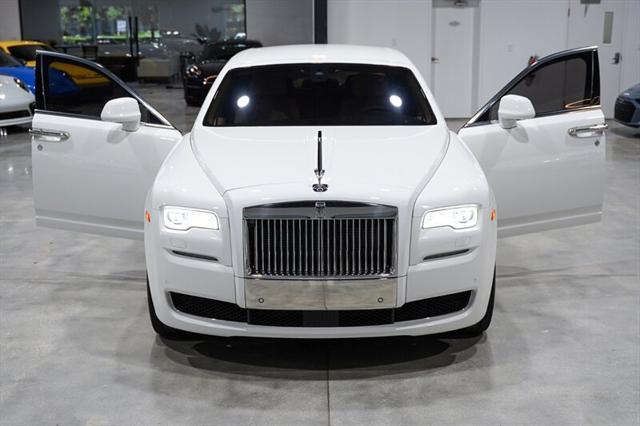 Photo of 2017 English White Rolls-Royce Ghost