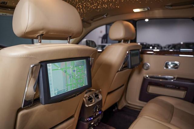 Photo of 2017 English White Rolls-Royce Ghost