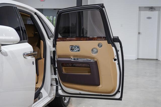Photo of 2017 English White Rolls-Royce Ghost