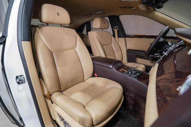 Photo of 2017 English White Rolls-Royce Ghost