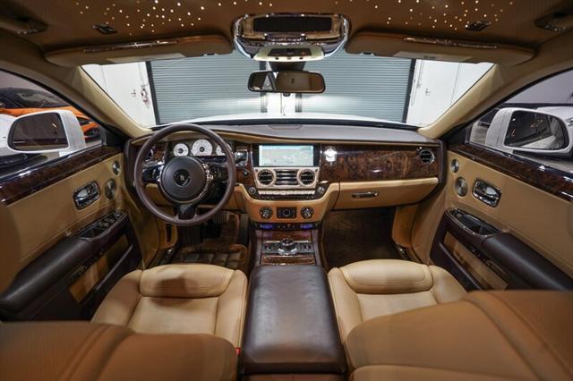 Photo of 2017 English White Rolls-Royce Ghost