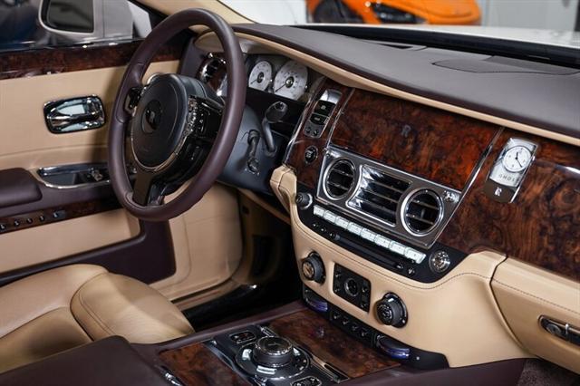 Photo of 2017 English White Rolls-Royce Ghost