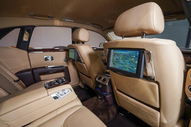 Photo of 2017 English White Rolls-Royce Ghost