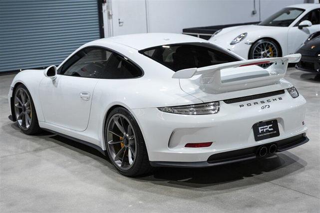 Photo of 2015 White Porsche 911