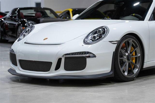 Photo of 2015 White Porsche 911