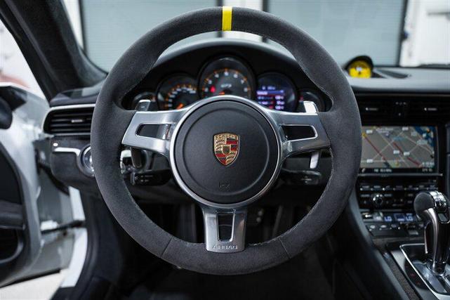 Photo of 2015 White Porsche 911