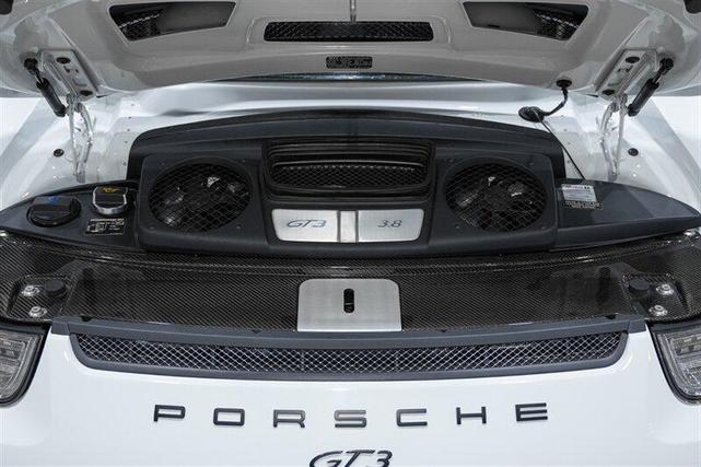 Photo of 2015 White Porsche 911