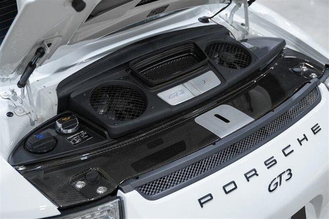 Photo of 2015 White Porsche 911
