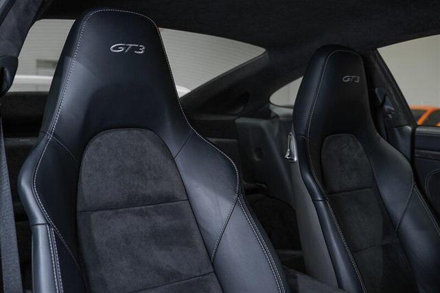 Photo of 2015 White Porsche 911