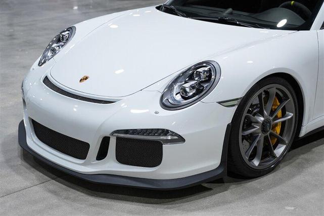 Photo of 2015 White Porsche 911