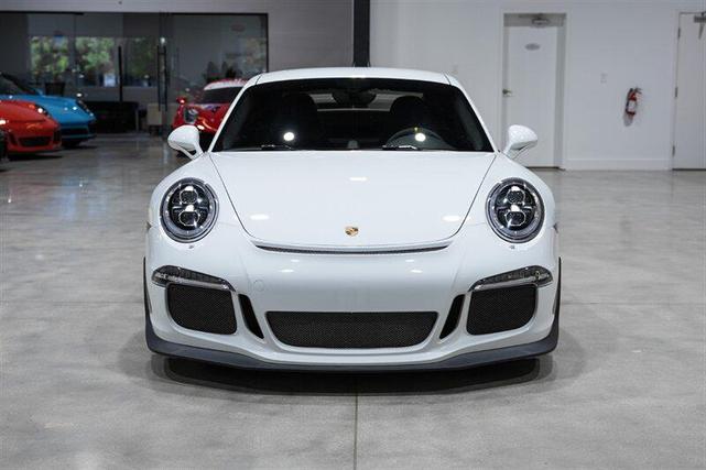 Photo of 2015 White Porsche 911