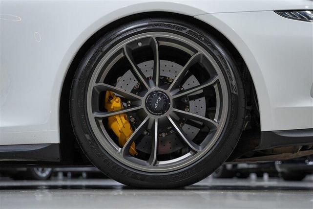 Photo of 2015 White Porsche 911