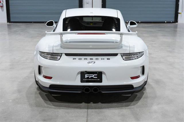 Photo of 2015 White Porsche 911