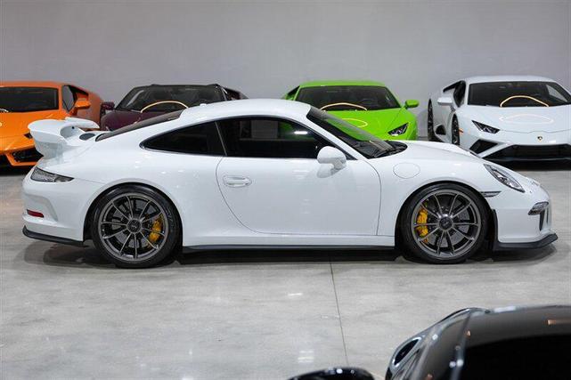Photo of 2015 White Porsche 911