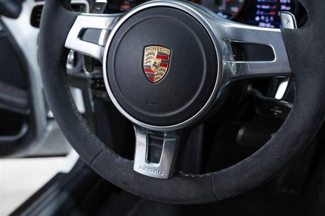 Photo of 2015 White Porsche 911