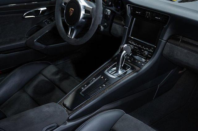 Photo of 2015 White Porsche 911