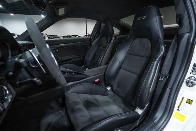 Photo of 2015 White Porsche 911