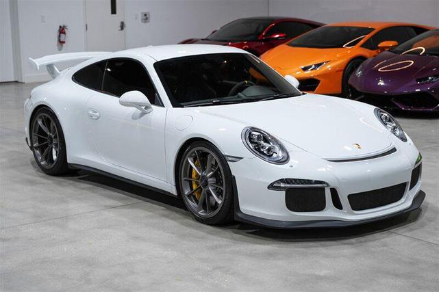 Photo of 2015 White Porsche 911