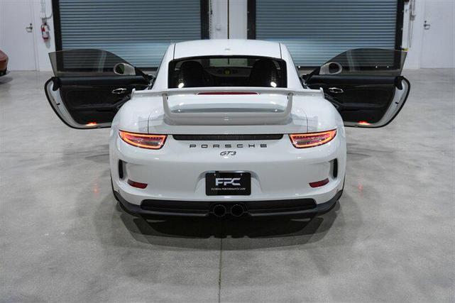 Photo of 2015 White Porsche 911