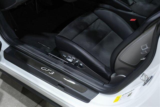 Photo of 2015 White Porsche 911