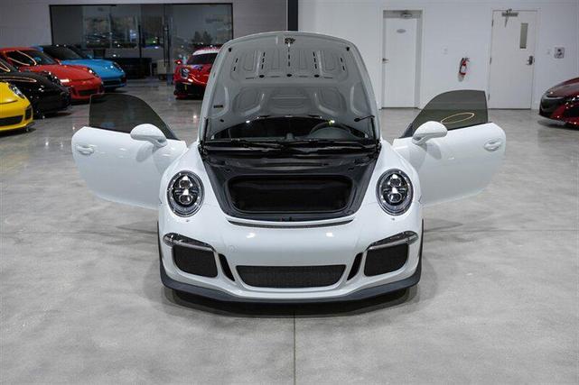 Photo of 2015 White Porsche 911