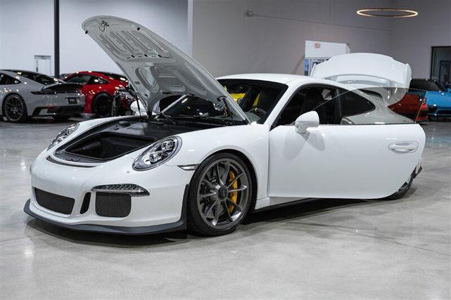 Photo of 2015 White Porsche 911