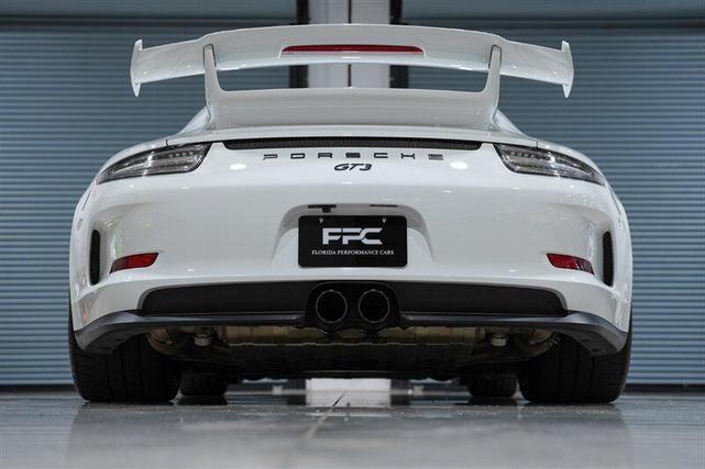 Photo of 2015 White Porsche 911