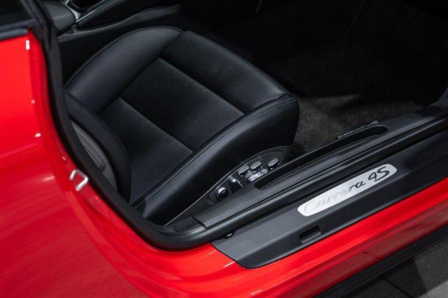 Photo of 2013 Guards Red Porsche 911