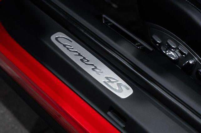 Photo of 2013 Guards Red Porsche 911