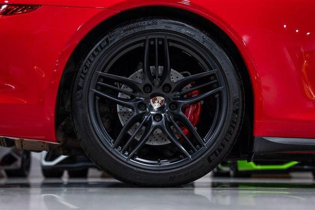 Photo of 2013 Guards Red Porsche 911