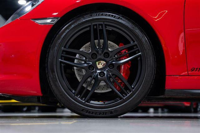 Photo of 2013 Guards Red Porsche 911