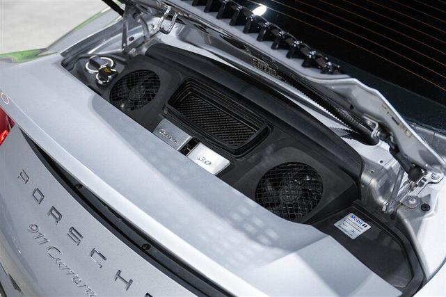 Photo of 2018 GT Silver Metallic Porsche 911