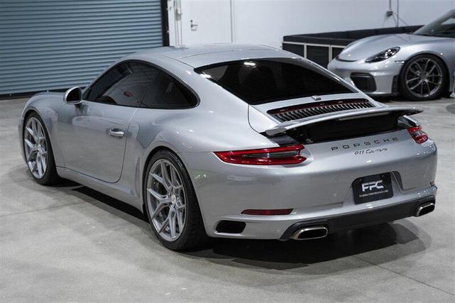 Photo of 2018 GT Silver Metallic Porsche 911
