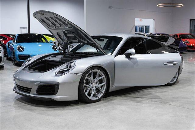 Photo of 2018 GT Silver Metallic Porsche 911