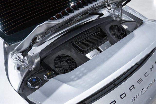 Photo of 2018 GT Silver Metallic Porsche 911