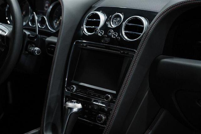 Photo of 2017 Ice Metallic Bentley Continental GT