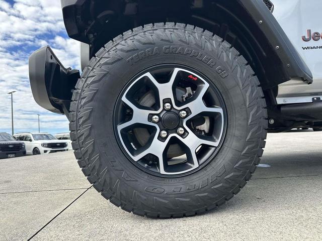 Photo of 2023 Silver Zynith Clearcoat Jeep Wrangler