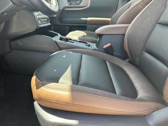 Photo of 2025 Oxford White Ford Bronco Sport