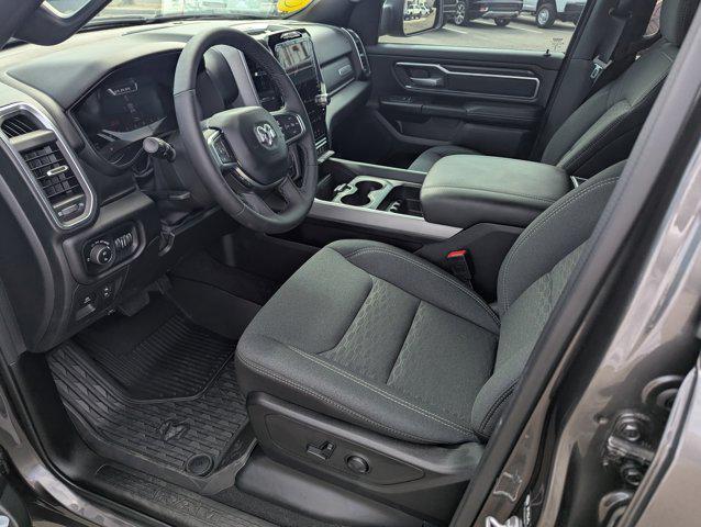 Photo of 2025 Granite Crystal Metallic Clearcoat RAM 1500
