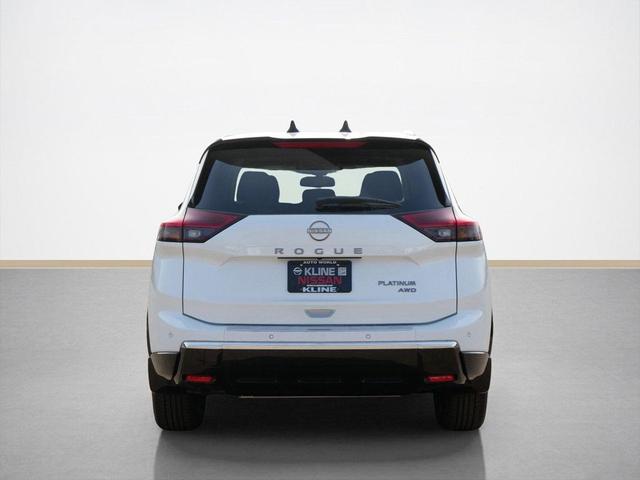 Photo of 2025 Everest White Pearl/Super Black Nissan Rogue